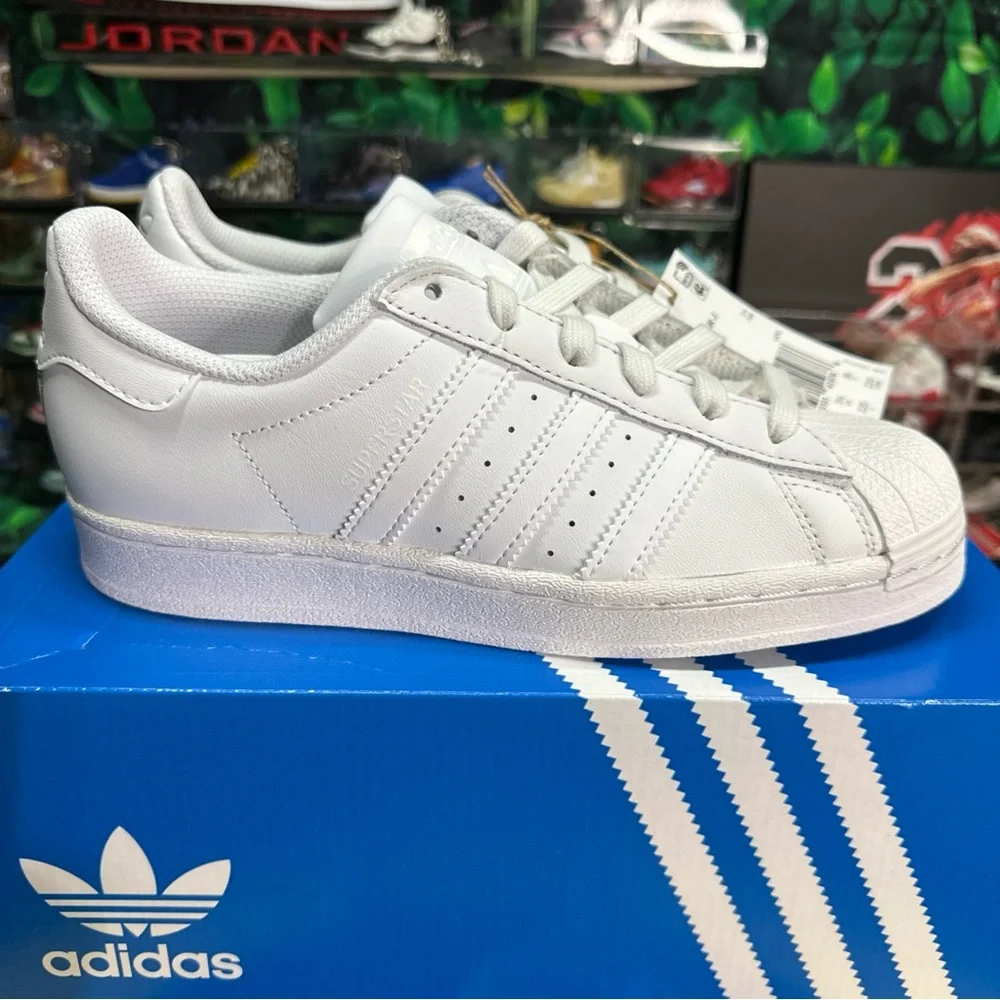 Adidas Superstar Foundation Triple White Size 4Y/5W  NIB - Picture 2 of 6